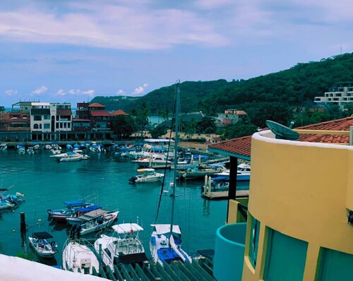 Cozy condo in front of Santa Cruz Bay.