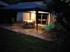 Outdoor dining - T1 47m2 + Garden 60m2 from 450 € to 700 € week (La Teste-de-Buch)
