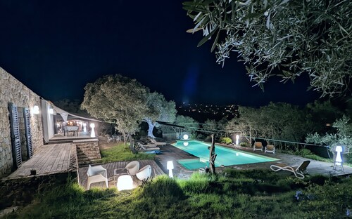 Villa in Lumio, large swimming pool, wooded park  