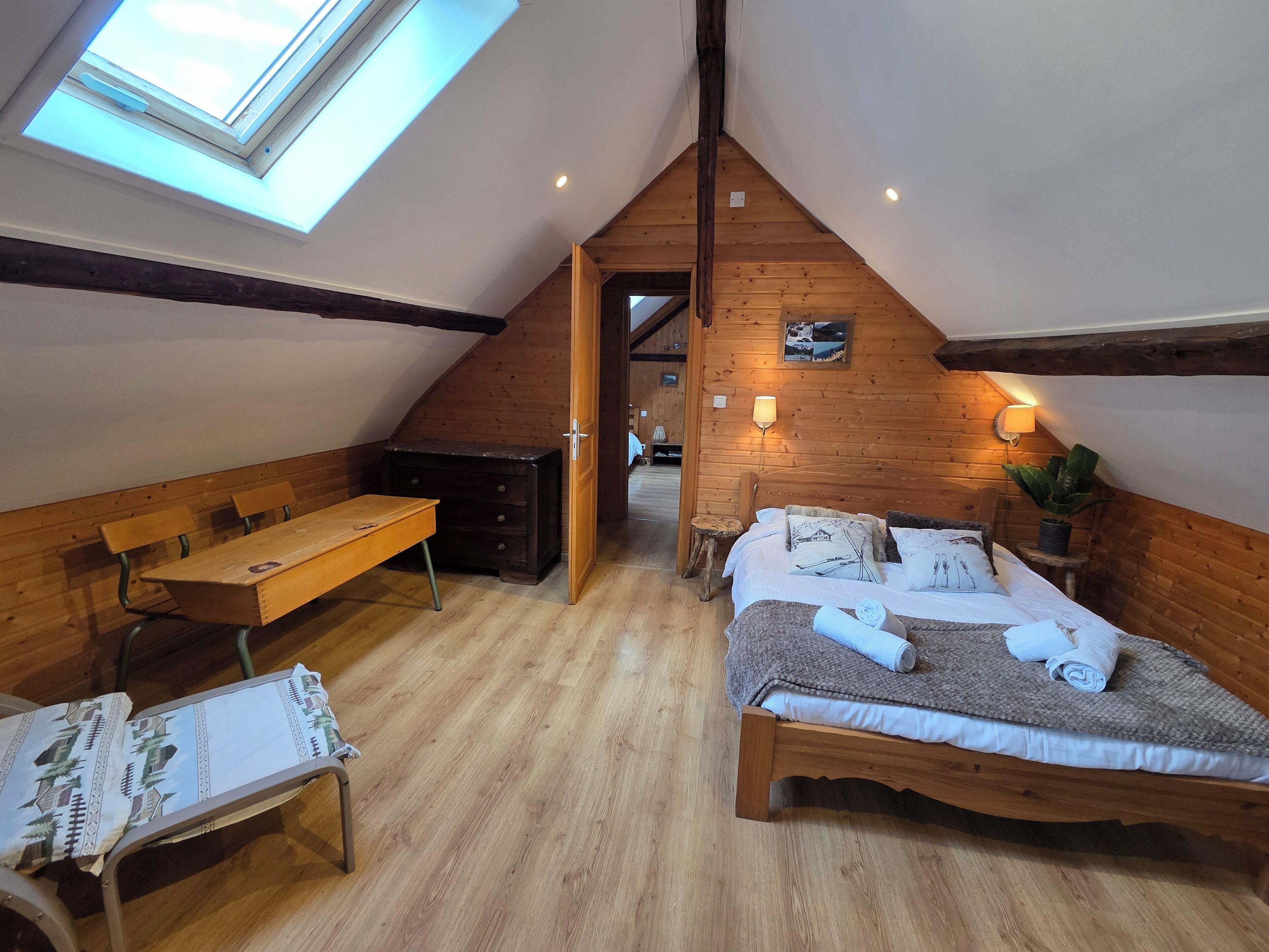 3 slaapkamers, een strijkplank/strijkijzer, reisbedje, gratis wifi