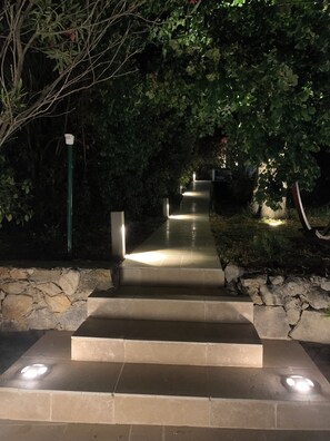 Property grounds - 19th century farmhouse near Cannes beaches in quiet pool / spa / garden not overlooked (Mougins)