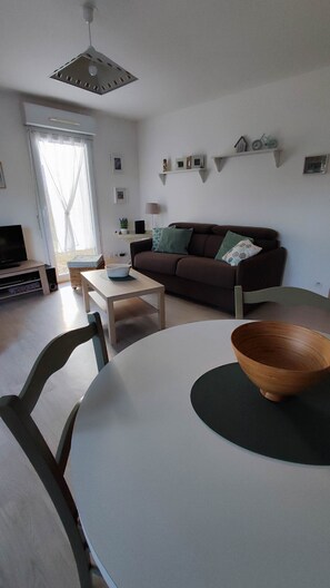 Télévision, chaîne hi-fi