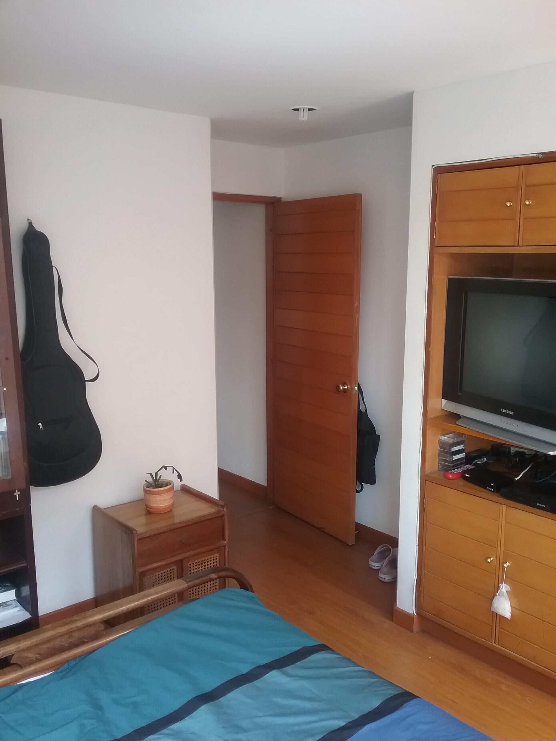 Furnished Room With Private Bathroom In Apartment Well Located.
