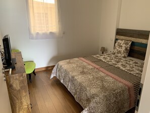 1 Schlafzimmer, Bügeleisen/Bügelbrett, Reisekinderbett, kostenloses WLAN