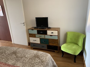 1 chambre, fer et planche à repasser, lit parapluie, Wi-Fi gratuit
