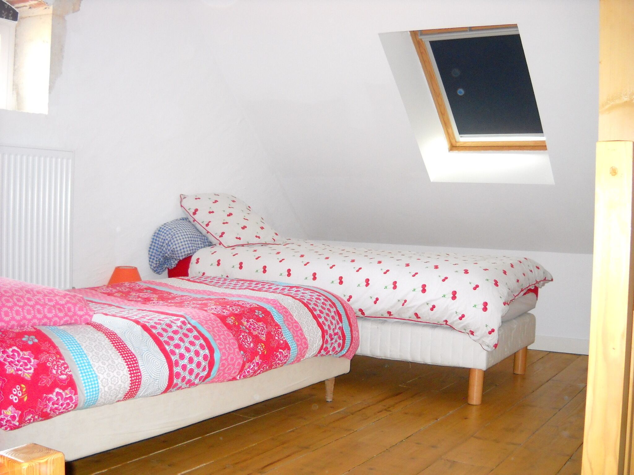 Large cottage for large families or friends, with piano and babyfoot.