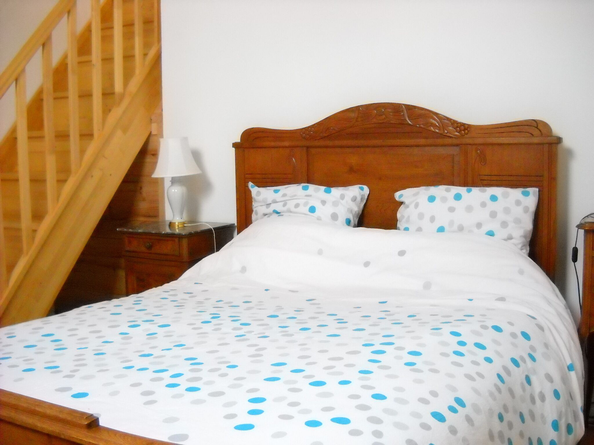 Large cottage for large families or friends, with piano and babyfoot.