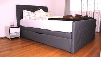 2 Schlafzimmer, Schreibtisch, schallisolierte Zimmer