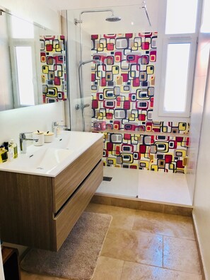 Shower, towels, soap, shampoo
