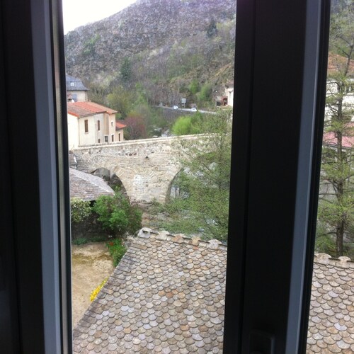 Villefort Maison de Village en bord de rivière au pied du Mont-Lozère.