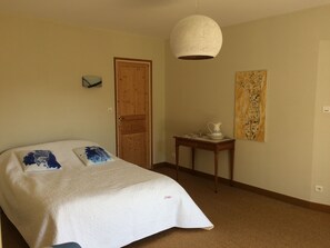 5 chambres, bureau, fer et planche à repasser, Wi-Fi