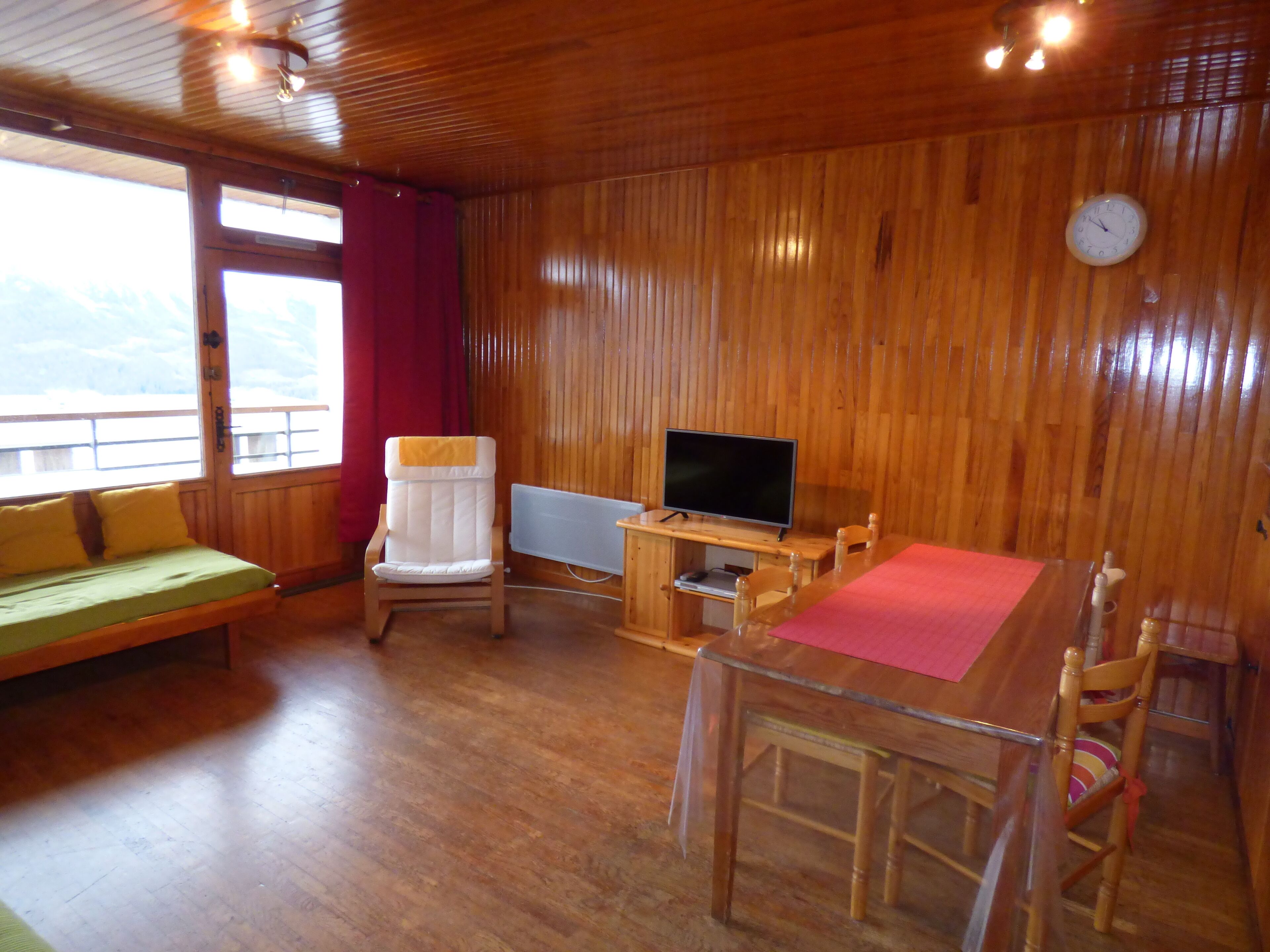 Large studio at the foot of the slopes. 