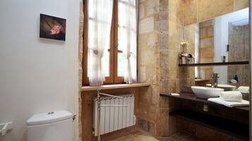 Bathtub, hair dryer, towels