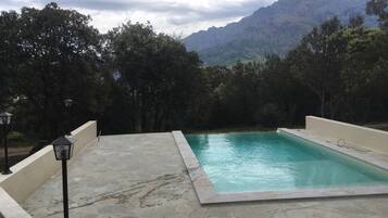 Piscine extérieure, piscine chauffée