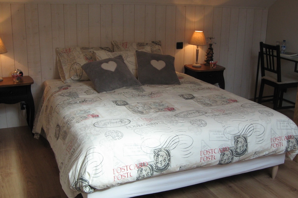 Le Clos de la Roche is located 19 kms from Rennes, room Bretillienne