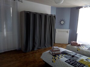 3 bedrooms, iron/ironing board, WiFi, bed sheets