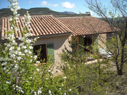 Villa in the gorges Méouge overlooking the valley