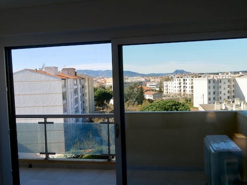 T2 renovated air conditioned in the city center, open view