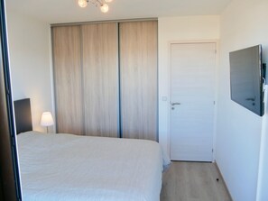 1 chambre, fer et planche à repasser, accès Internet, draps fournis