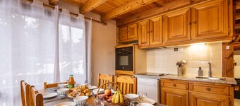 Chalet "Les Lupins Bleus" at the foot of the slopes at Font-Romeu / Pyrénées 2000