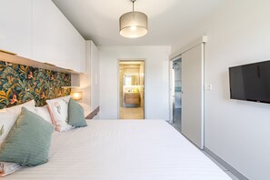 1 chambre, coffres-forts dans les chambres, fer et planche à repasser