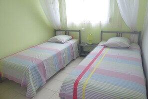2 bedrooms, iron/ironing board, Internet, bed sheets - charming little 2 bedroom villa with private pool in residential area (SAINT FRANCOIS)
