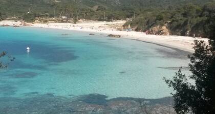 Studio sur les hauts de Porticcio, trĂšs belle vue mer, 5 min des plages