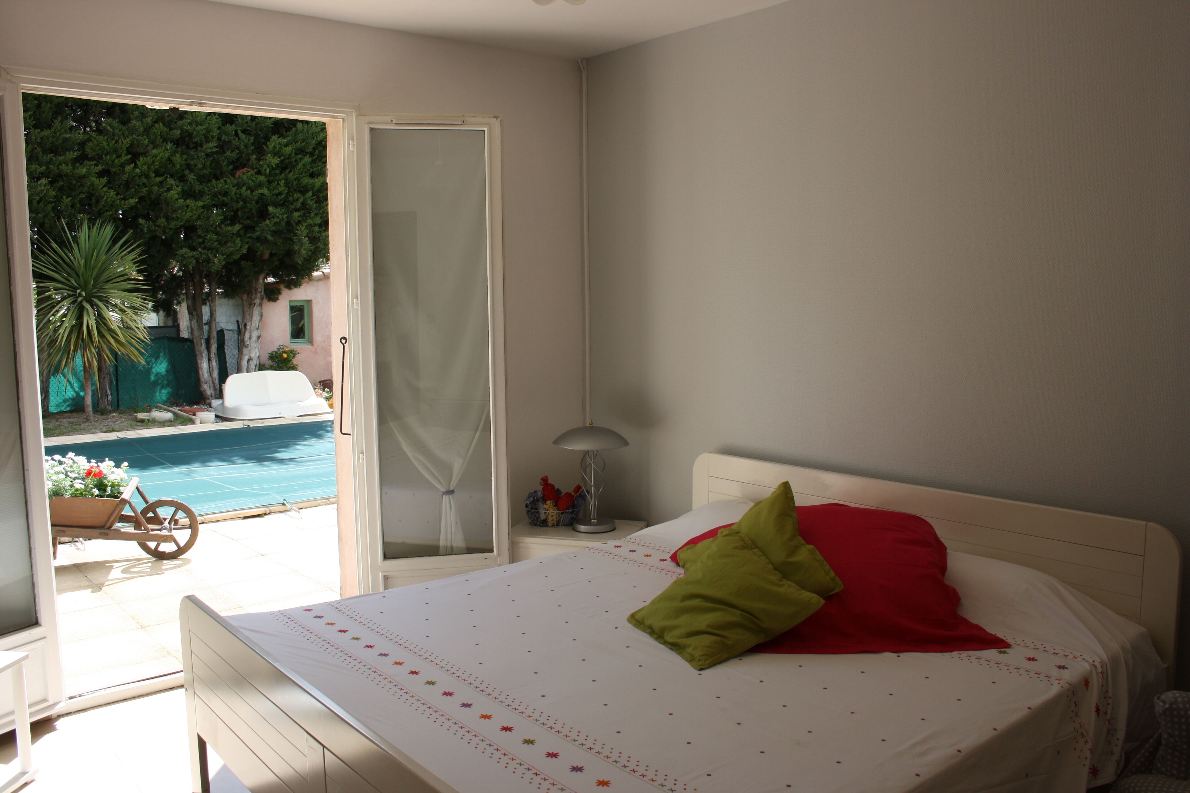 1private room with double bed (180) and one with small bed (90)