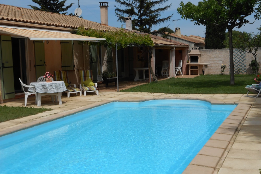1private room with double bed (180) and one with small bed (90)