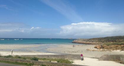 Tranquilo, a 30 metros de una hermosa playa en Kersaint