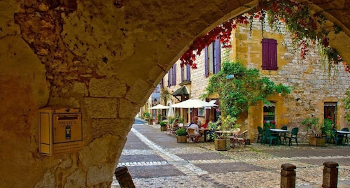 Charming detached house patio Wifi Medieval village couze river Dordogne