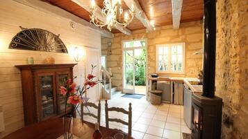 Réfrigérateur, micro-ondes, plaque de cuisson, lave-vaisselle