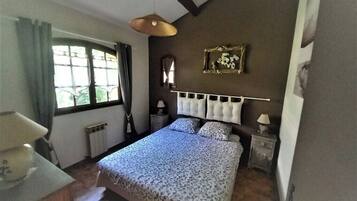 1 chambre, fer et planche à repasser, lit parapluie, Wi-Fi gratuit