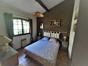 1 bedroom, iron/ironing board, travel cot, free WiFi