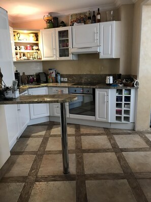 Private kitchen - Facing the sea 2 minutes from the beaches (st jean cap-ferrat)