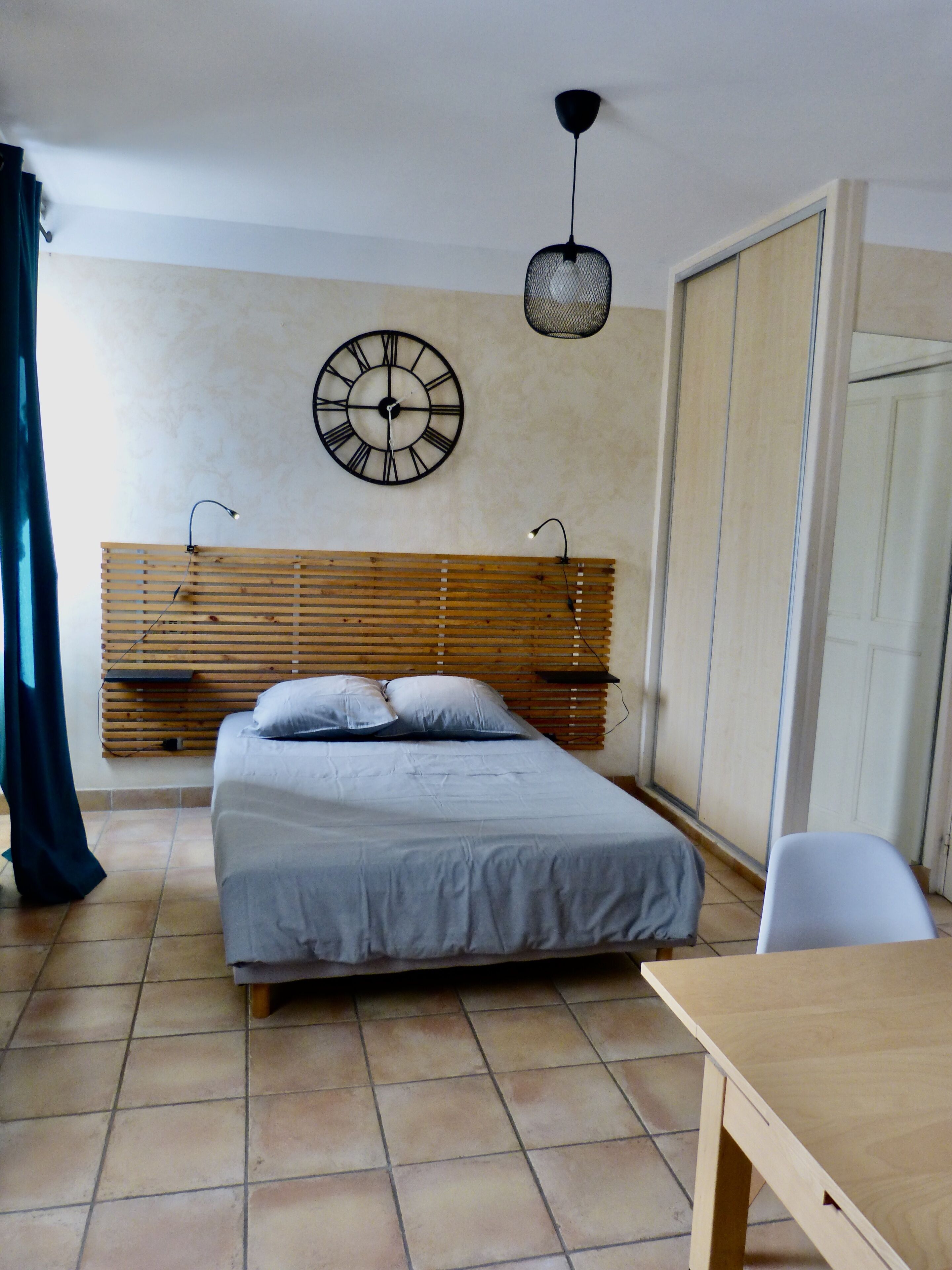 The source, 30 m2 house, village center, in a renovated house with 4 flats