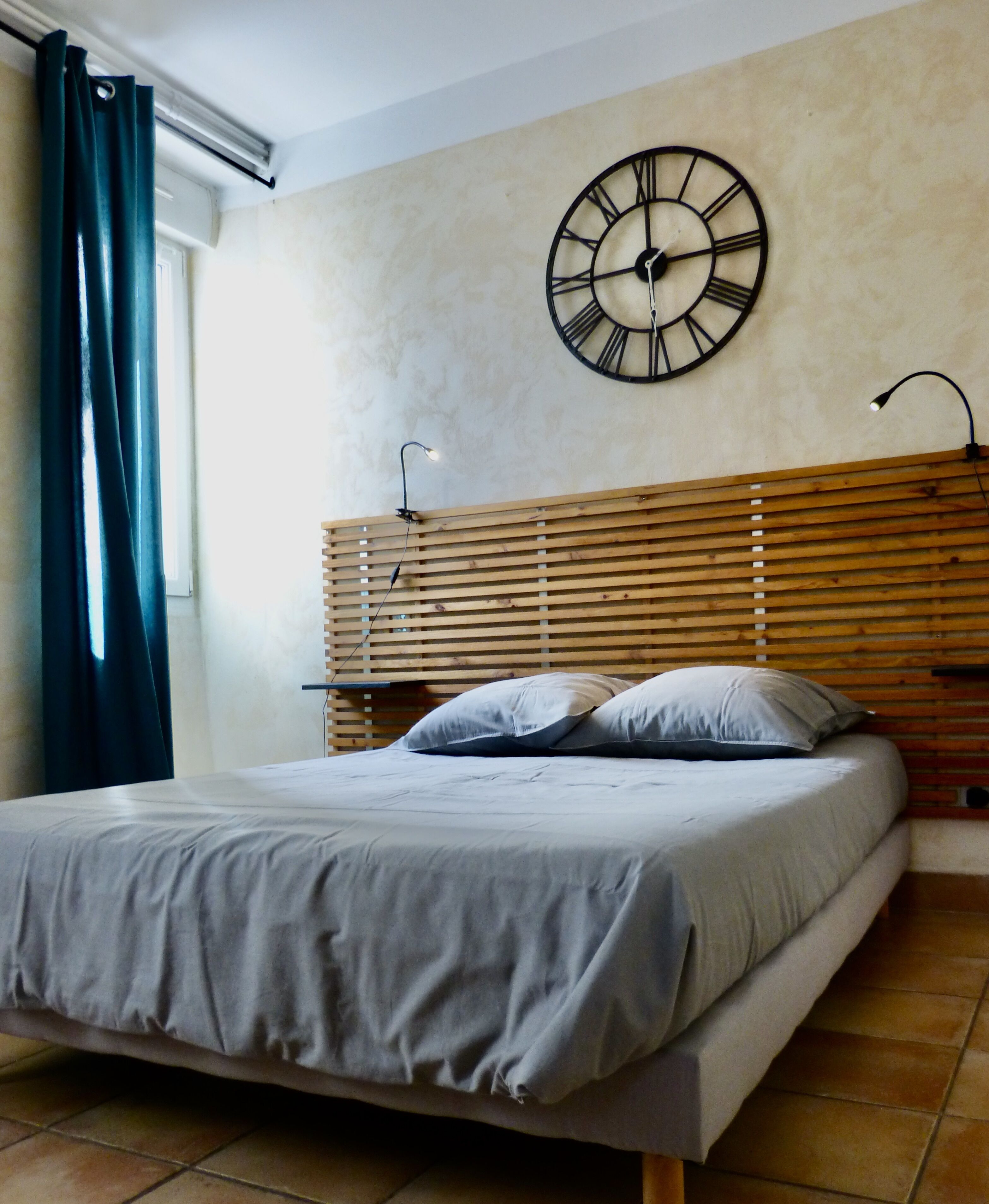 The source, 30 m2 house, village center, in a renovated house with 4 flats