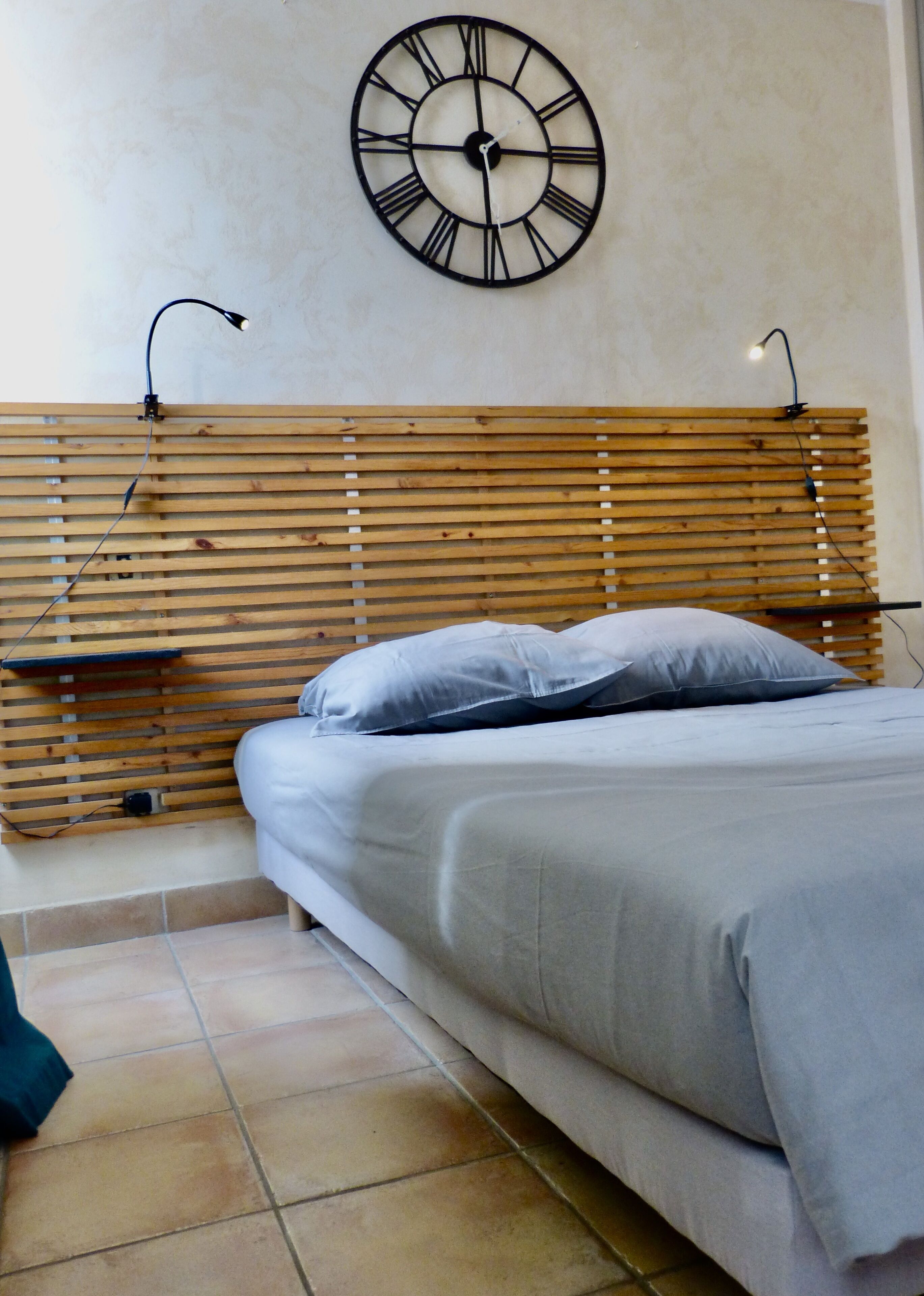 The source, 30 m2 house, village center, in a renovated house with 4 flats