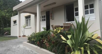 Villa, 3 bedrooms in quiet wooded and flowered area - sea and countryside views