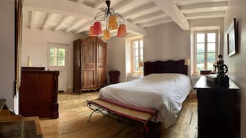 3 sovevĂŠrelser, skrivebord, strygejern/strygebrĂŠt, weekendseng
