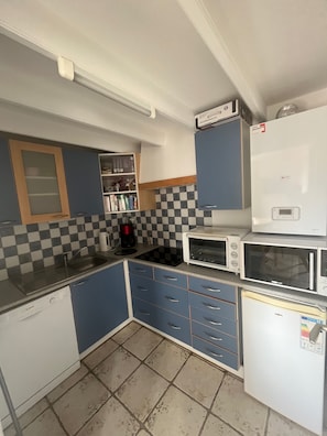 Réfrigérateur, four, plaque de cuisson, lave-vaisselle