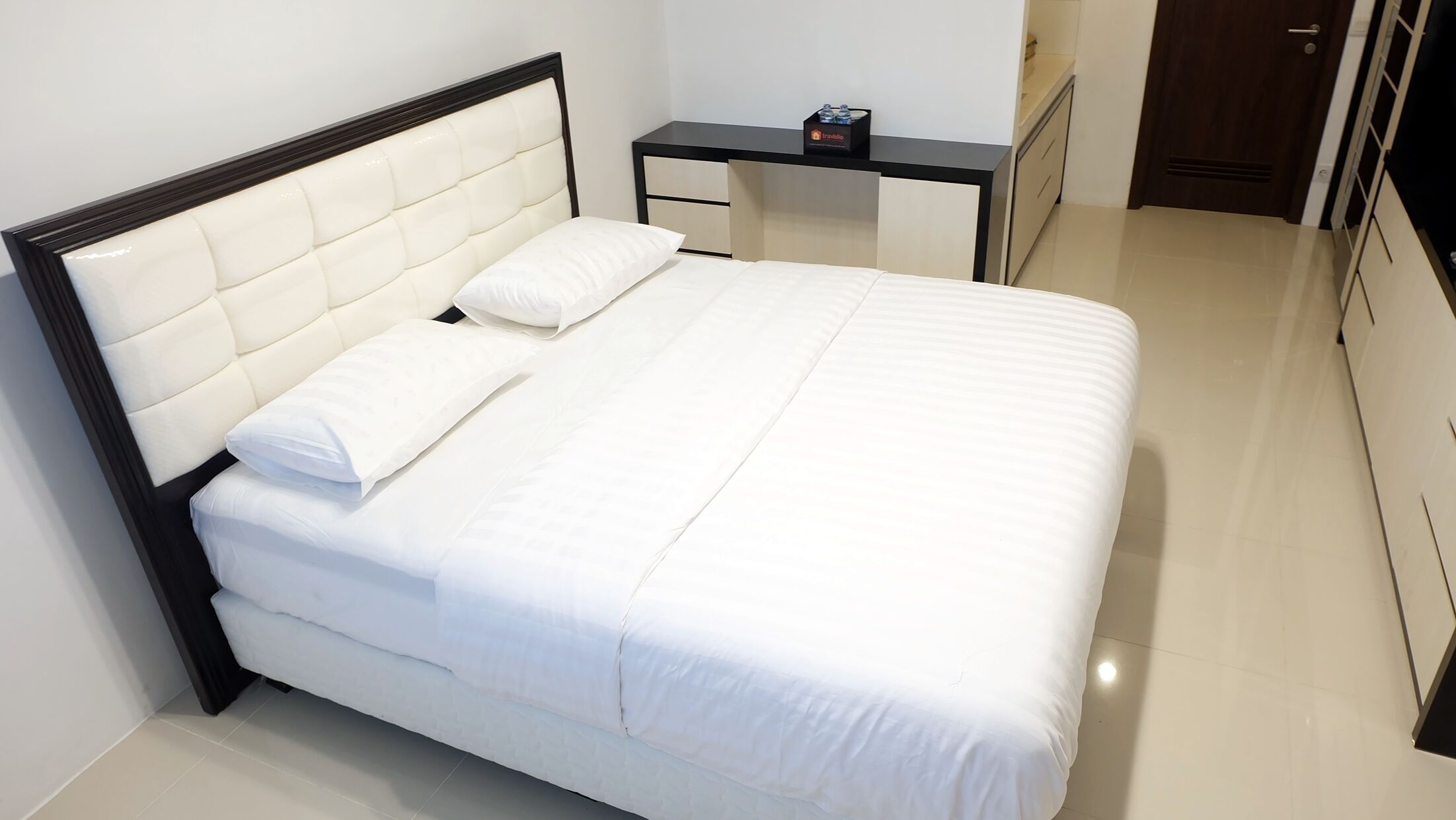 Studio Room At St. Moritz Presidential Puri By Travelio - Jakarta