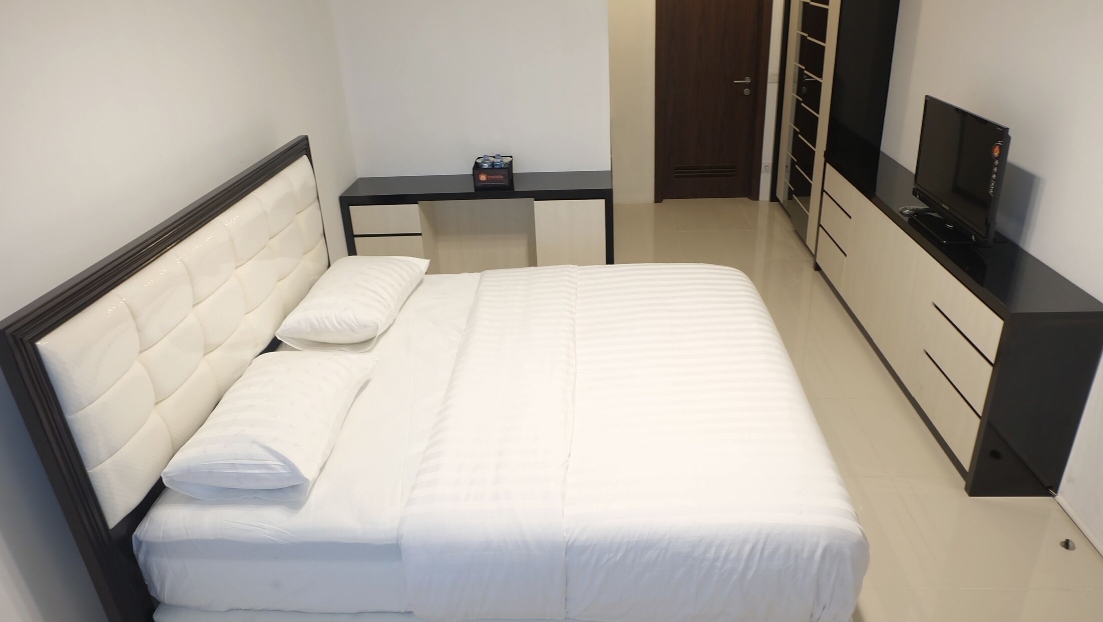 Studio Room At St. Moritz Presidential Puri By Travelio - Jakarta