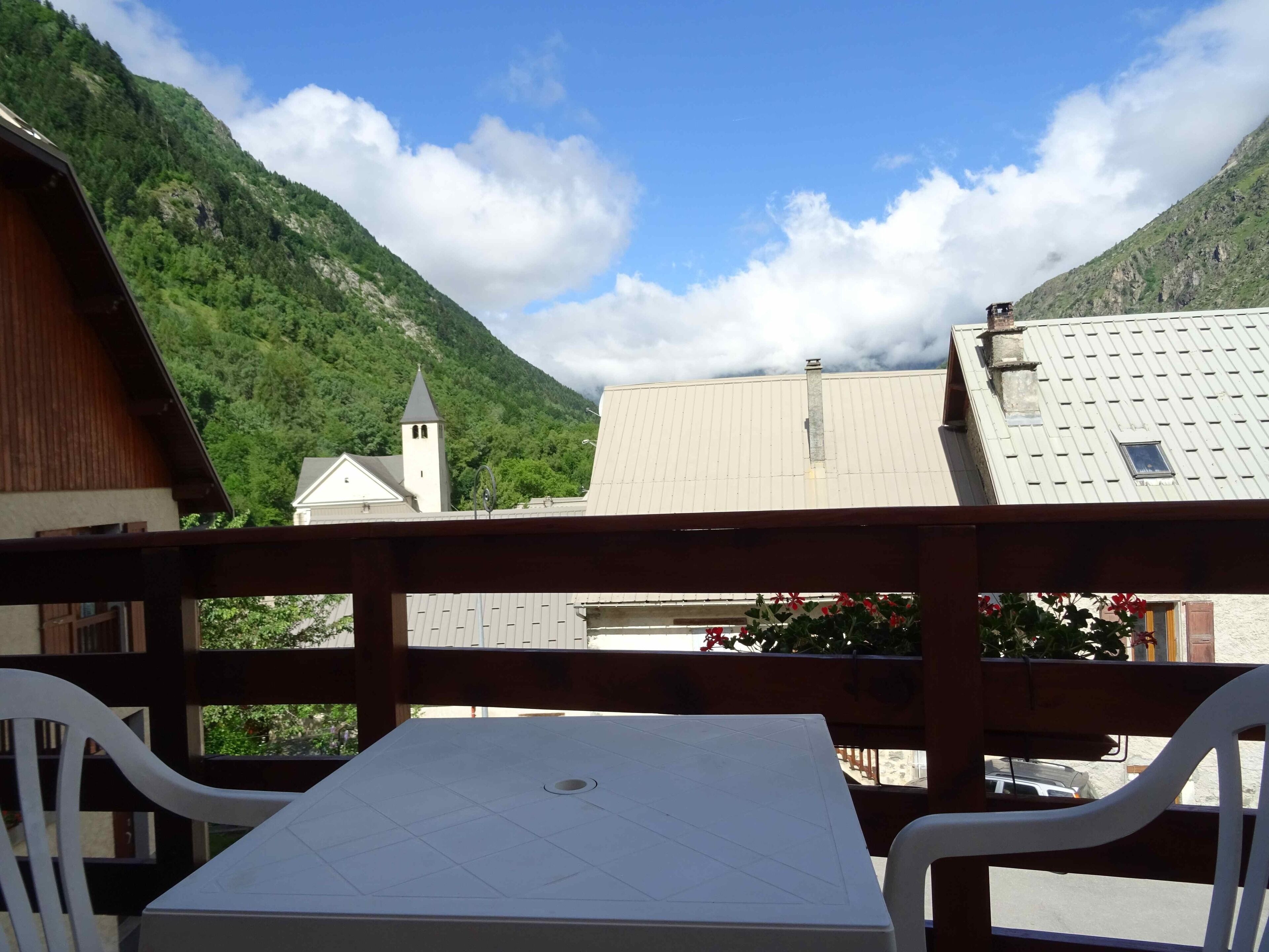 Studio 2 people 33 m2, large south balcony, magnificent mountain view, swimming pool