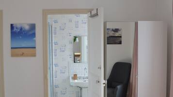 2 chambres, fer et planche Ă repasser, Wi-Fi, draps fournis