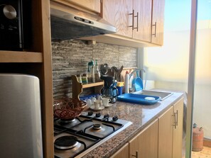 Fridge, microwave, oven, stovetop - LUXURY APARTMENT WELL LOCATED IN THE FULL TOWN CENTER. WELL EQUIPPED  (Fès)