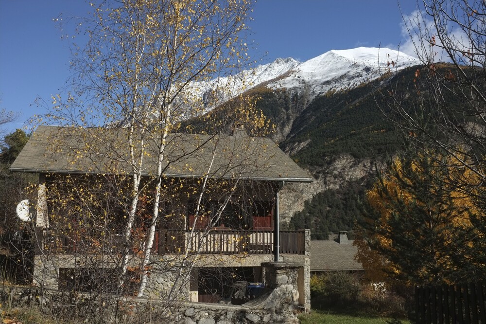 In chalet, independent family apartment in duplex, on 2000m2 wooded.