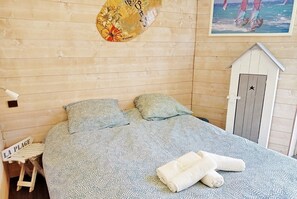 4 slaapkamers, een strijkplank/strijkijzer, reisbedje, gratis wifi