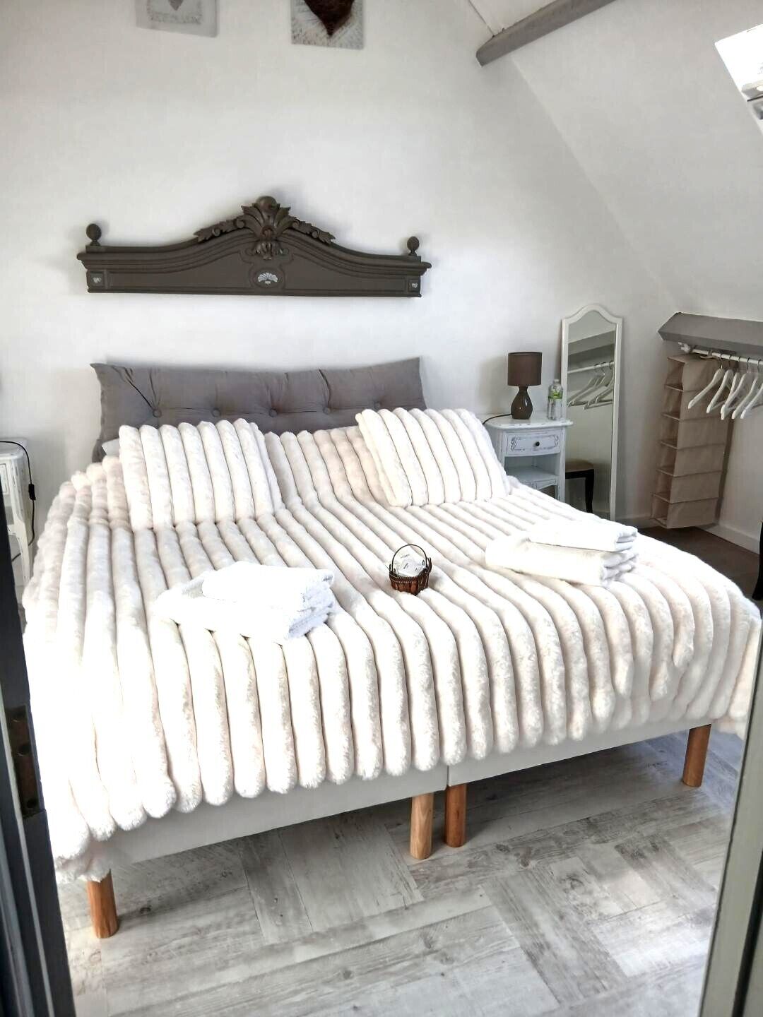 1 bedroom, travel cot, free WiFi, bed sheets