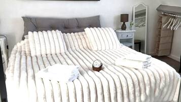 1 bedroom, travel cot, free WiFi, bed sheets